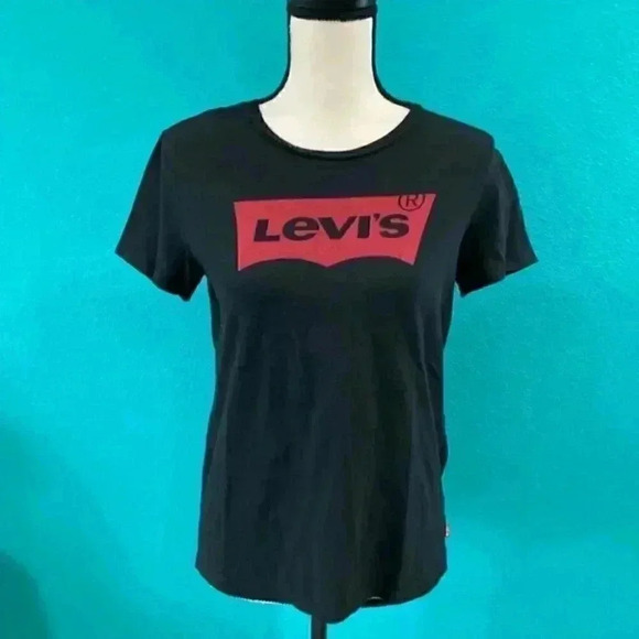 Levi’s tee shirt in size small - Picture 2 of 4